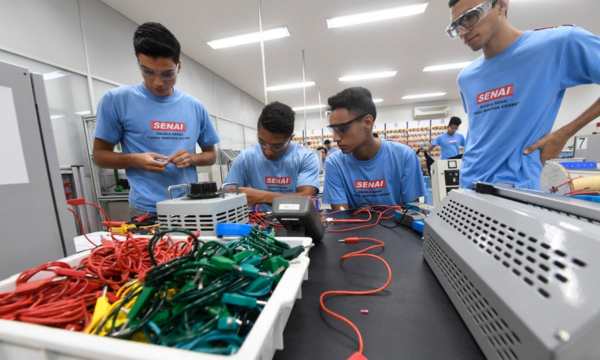 Jovens-aprendizes-no-SENAI-(Fonte-Google)
